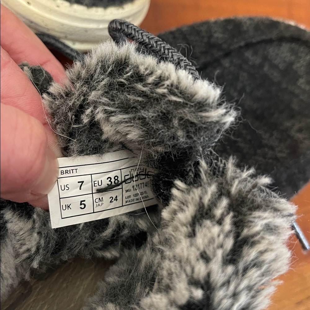 Hey Dude Britt Black Faux Fur Lined Bootie Shoes Womens Size 7 - Picture 8 of 9